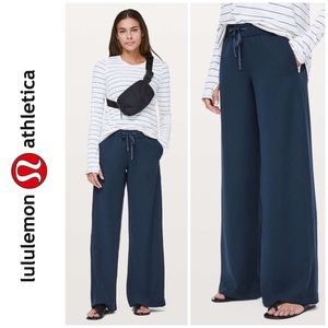 Lululemon On the Fly Pant, Wide Leg - Navy, 10